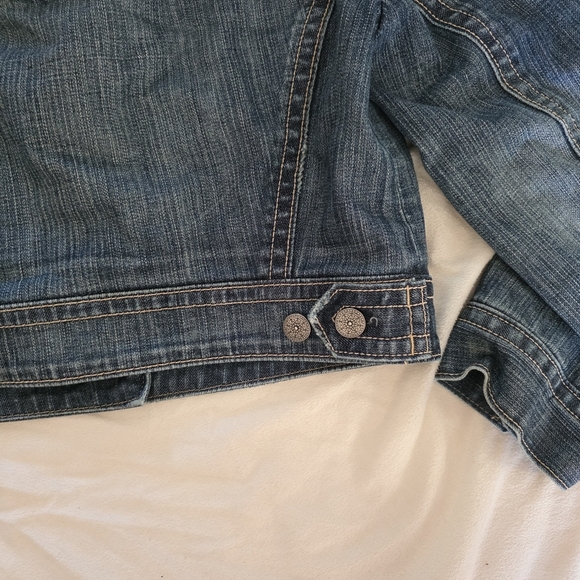 Vintage Denim Jean Jacket – Button Up Distressed Wash - Picture 7 of 11